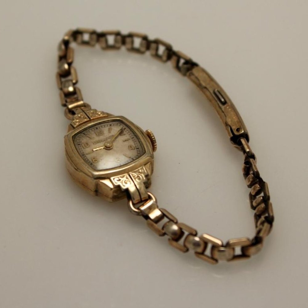 Vintage 1940s Gold-Plated Bulova Self-Winding Watch